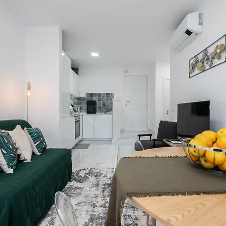 Apartment Parque Dos Reis 4 *