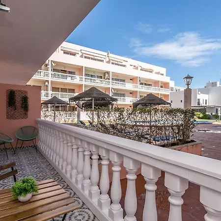 Apartment Parque Dos Reis 4 *